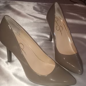 Jessica Simpson pumps